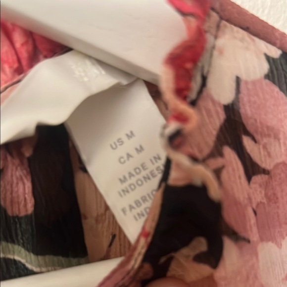 H&M Black and Red Relaxed Tie Front Blouse - Picture 13 of 15